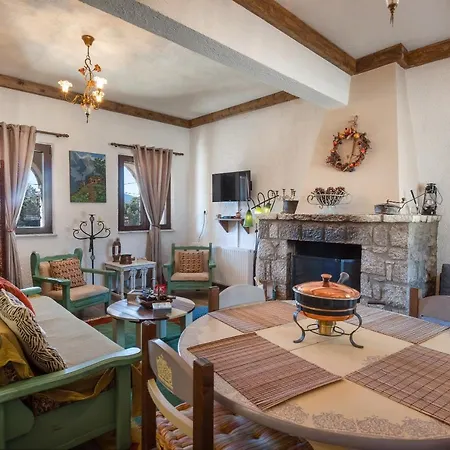 Dianne - Your In Mount Parnassos Villa